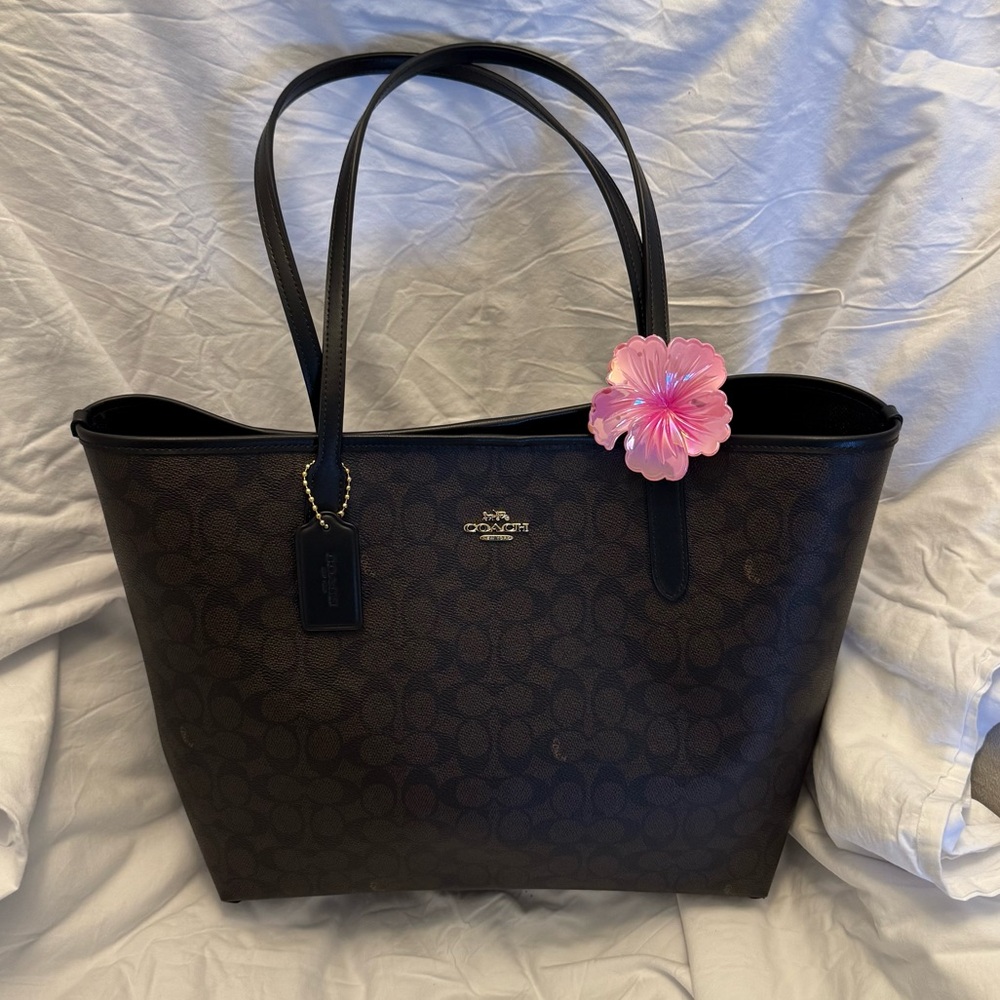 City Tote Bag in Signature Canvas
